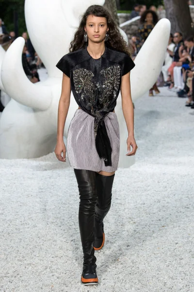 Look 44